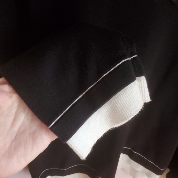 SOLD Emma James Collection Sweater - Picture 9 of 13